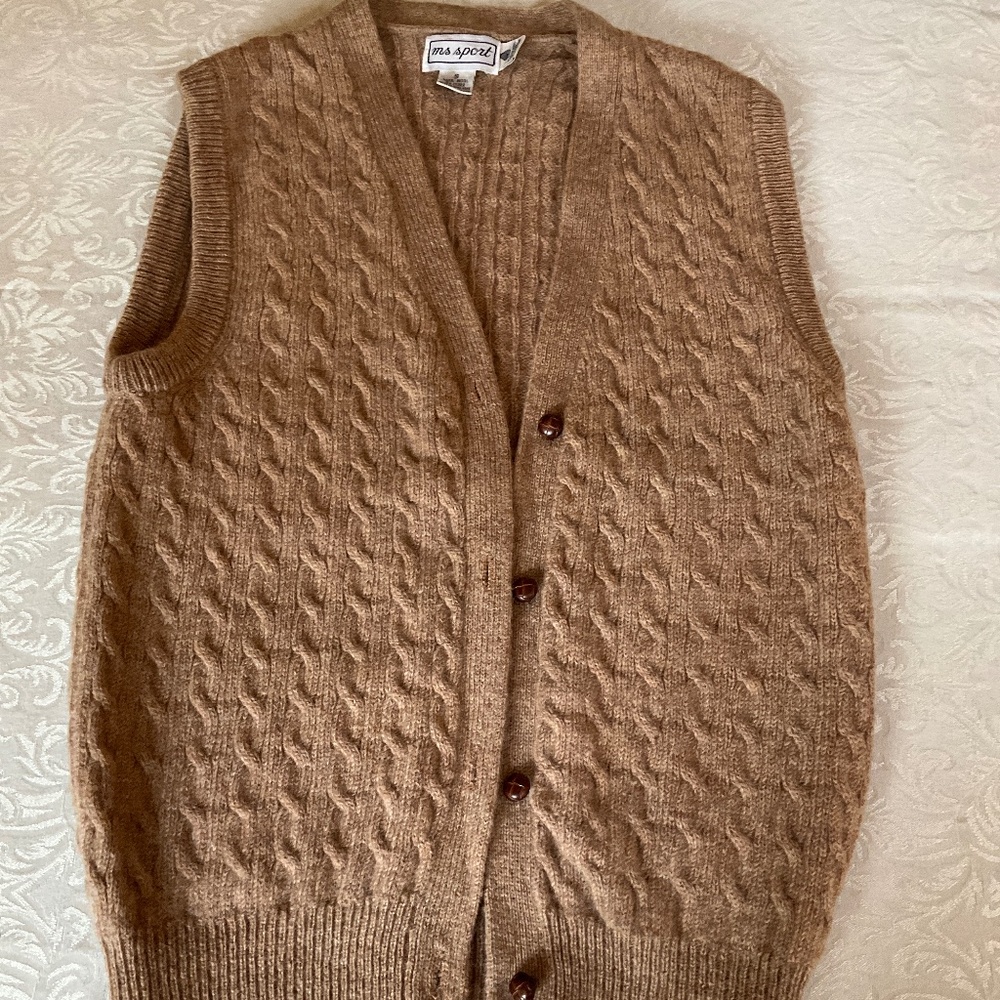 Cable knit wool vest like new